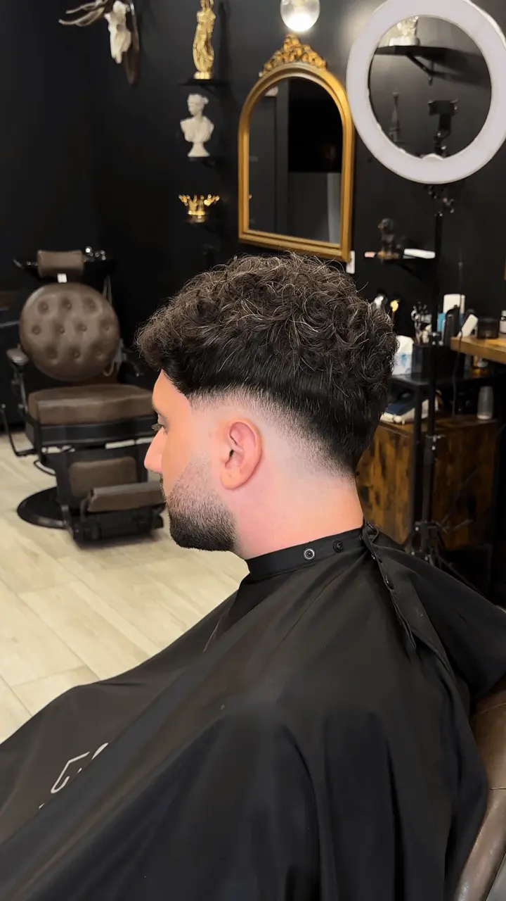 Degradado Bajo en Cabello Rizado
